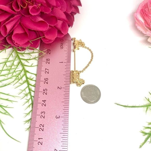 VINTAGE⚜️AVON Christmas Sleigh Chatelaine Pin - Picture 11 of 11